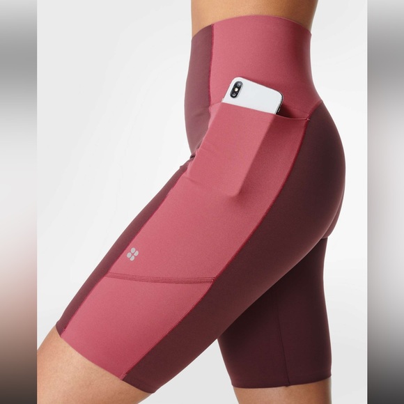 High-waisted sculpting pocket short - Picture 2 of 8